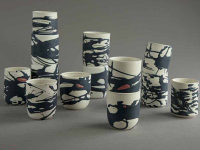 Mugs faits pendant la formation autour de la céramique et de la poterie avec une céramiste à Paris