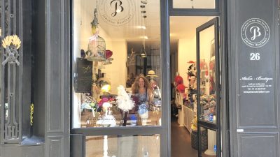 Boutique et atelier de Johanna Braitbart plumassière dans le Marais à Paris