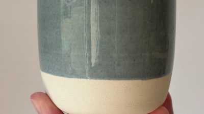 Petit pot en céramique fait à l'atelier tournage céramique à Marseille dans les Bouches du Rhône (13)