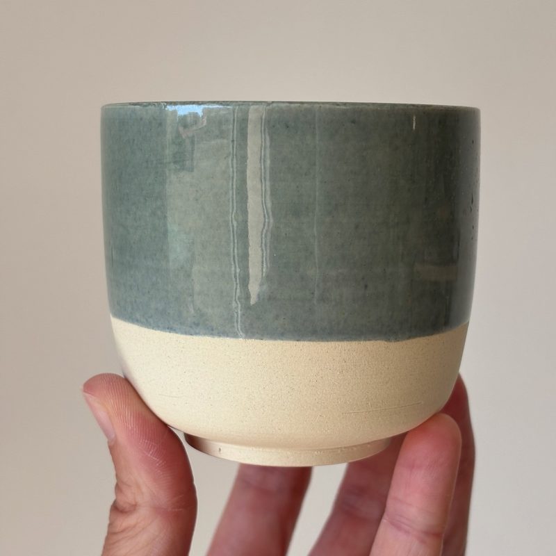Petit pot en céramique fait à l'atelier tournage céramique à Marseille dans les Bouches du Rhône (13)