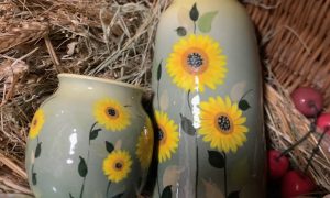 Céramique avec des tournesols formation tournage en céramique en Dordogne