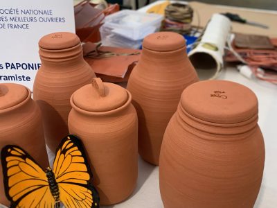 Céramique en terre cuite formation tournage en céramique en Dordogne