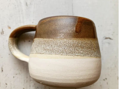 Mug en céramique fait pendant une formation poterie avec une céramiste vers Nantes en Vendée