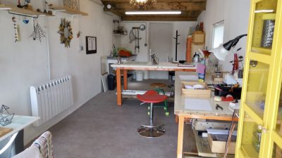 Atelier de vitrailliste pendant le stage de vitrail Tiffany vers Tarbes