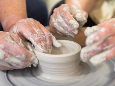 Formation tournage céramique et poterie avec une céramiste proche de Tarbes