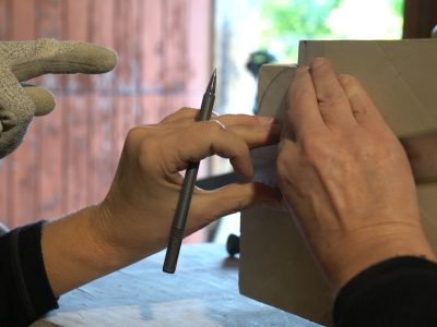 Mesure pendant la formation tailleur et sculpteur de pierre en Aveyron