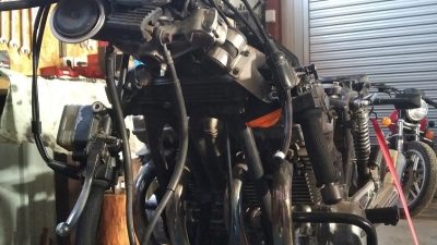 Moto démontée pour le stage d'entretien