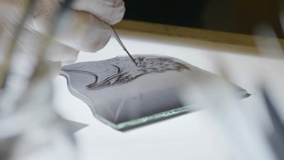 Dessin d'un vitrail pendant le stage et les cours de vitrailliste dans un atelier dans le Perche