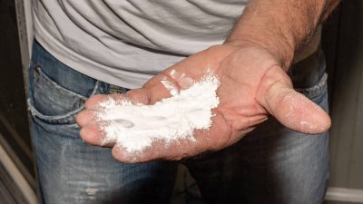 Farine produite par Patrick, artisan boulanger paysan, qui propose un stage dans son atelier