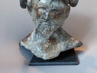 Sculpture de dieu antique faite pendant la formation céramique Sigillée dans un atelier de céramiste dans les Pyrénées Orientales (66)