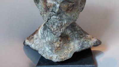 Sculpture de dieu antique faite pendant la formation céramique Sigillée dans un atelier de céramiste dans les Pyrénées Orientales (66)