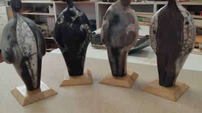 Sculptures pendant le stage et l'atelier de céramique et poterie avec une céramiste vers Bordeaux en Gironde