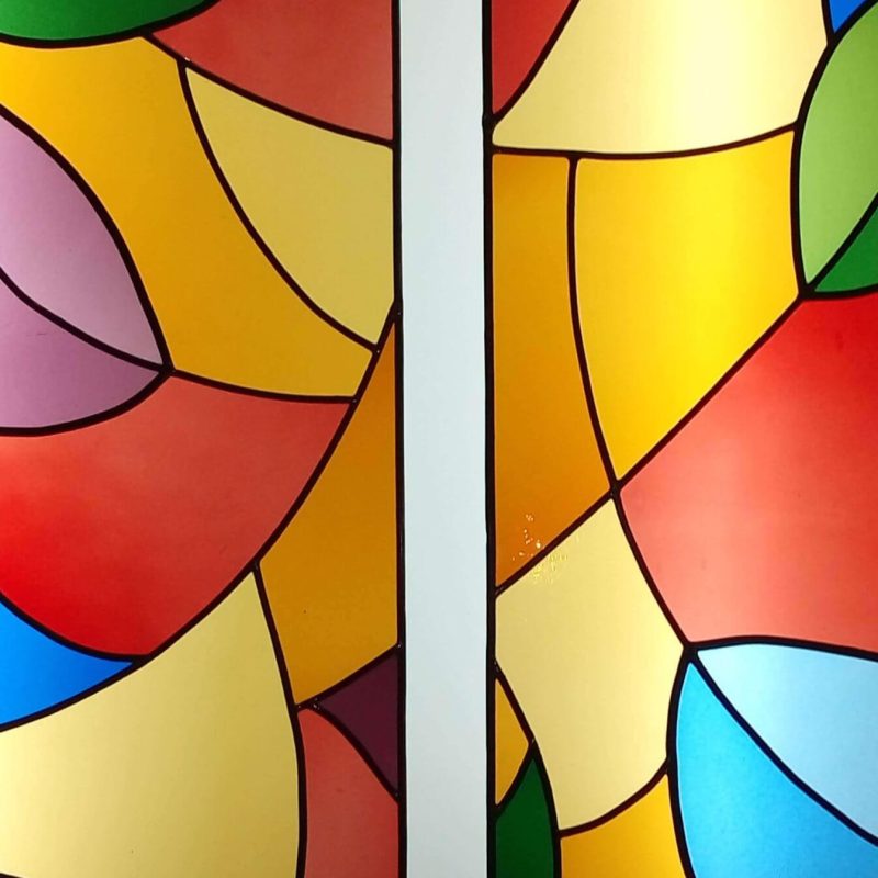 Vitrail contemporain de Karine Saint-Maur, vitrailliste