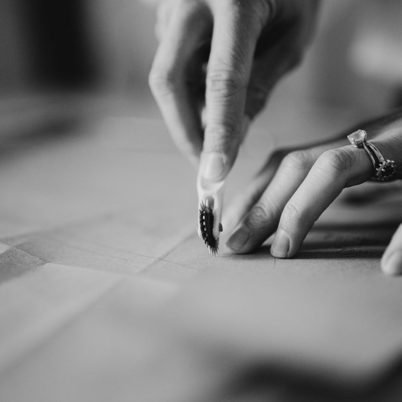 Découpe Marielle Maury, styliste et modéliste