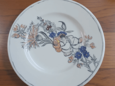 Assiette pendant la formation décoration céramique vers Perpignan