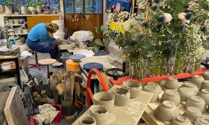 Atelier de céramiste pendant la formation céramique à Paris en Ile-de-France