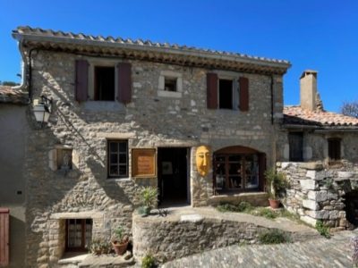 Atelier de céramiste pendant la formation céramique et poterie entre Narbonne et Carcassonne