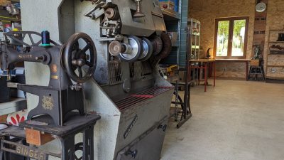 Atelier de cordonnier où se pratique le stage de cordonnerie