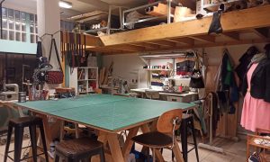 Atelier de maroquinier au cours de la formation de maroquinerie à Marseille PACA