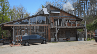 Atelier du stage pour construire sa maison en bois écologique et autonome