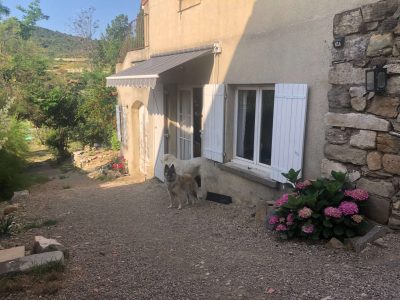 Extérieur de l'atelier de formation de tapisserie d'ameublement à Béziers