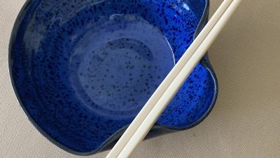 Bol a ramen fait pendant le stage de modelage céramique et tournage du grès vers Carcassonne