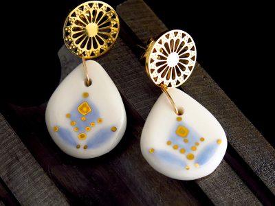 Boucles d'oreille pendant la formation bijouterie avec un bijoutier vers Lourdes proche de Tarbes dans le Pyrénées