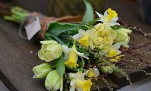Bouquet jaune au cours de la formation fleuriste à Dijon