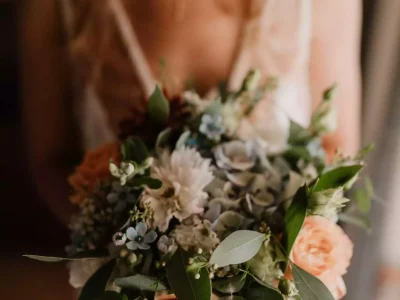 Bouquet de fleurs pour un mariage pendant la formation fleuriste à Bordeaux
