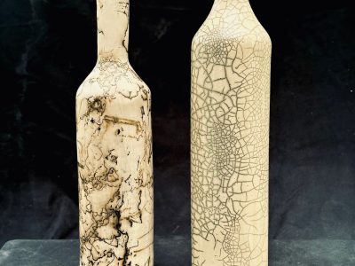 Bouteilles de Lucie pendant la formation céramique et poterie avec une céramiste vers Mâcon