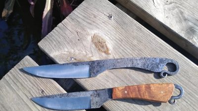 Couteau brut de forge au cours du stage de forge et coutellerie avec un forgeron coutelier vers Rouen en Normandie