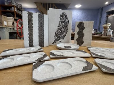 Céramiques dentelles au cours de la formation céramique avec une céramiste entre Chartres et Orléans en Eure-et-Loire