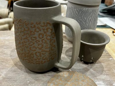 Céramiques au cours de la formation céramique avec une céramiste entre Chartres et Orléans en Centre Val de Loire