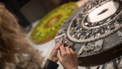 Pratique pendant le stage de mosaïste