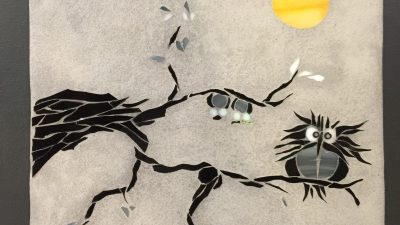 Mosaïque en forme de chouette pendant le stage mosaïque dans l'atelier de Rozenn à Albi