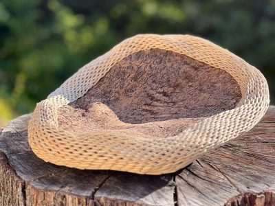 Corbeille en liège et osier fait par Loiz, formateur en vannerie en région PACA