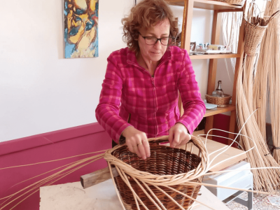 Corinne ELDIN formation à la vannerie d'osier dans l'Hérault