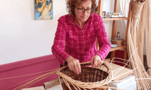 Corinne ELDIN formation à la vannerie d'osier dans l'Hérault