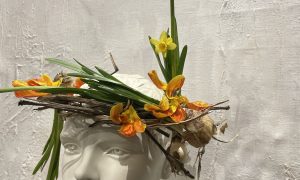 Couronne en fleurs pendant la formation fleuriste à Paris en Ile-de-France