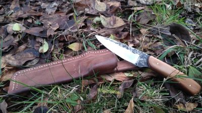 Couteau au cours du stage de forge et coutellerie avec un forgeron coutelier vers Rouen en Seine Maritime