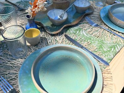 Couverts d'Aurore pendant la formation céramique avec une céramiste à Toulon