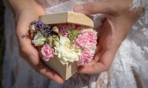 Création pour un mariage pendant la formation fleuriste à Toulouse