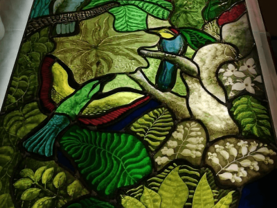 Création d'un vitrail en cours pendant la formation vitrailliste dans le Gers