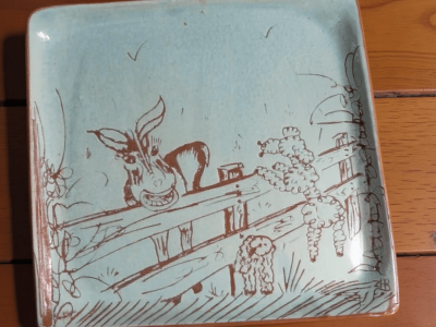 Plat pendant la formation décoration céramique à Béziers en Occitanie