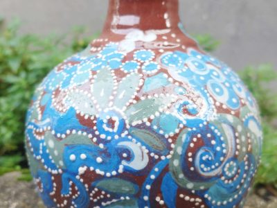 Décoration sur céramique en Normandie à Fécamp pendant la formation et les cours