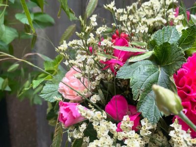 Détail d'un bouquet pendant la formation fleuriste à Paris