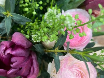 Détails de fleurs pendant la formation fleuriste à Paris