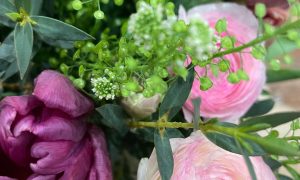 Détails de fleurs pendant la formation fleuriste à Paris