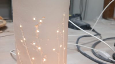 Exemple de lampe en porcelaine papier pendant l'atelier céramique avec Julie vers Carcassonne