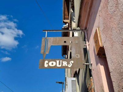 Enseigne de mode pendant la formation couture à Toulouse en Haute-Garonne